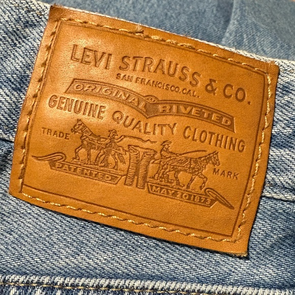 Levi’s Premium Baggy Dad Women’s Jeans in Medium Wash - Picture 6 of 7